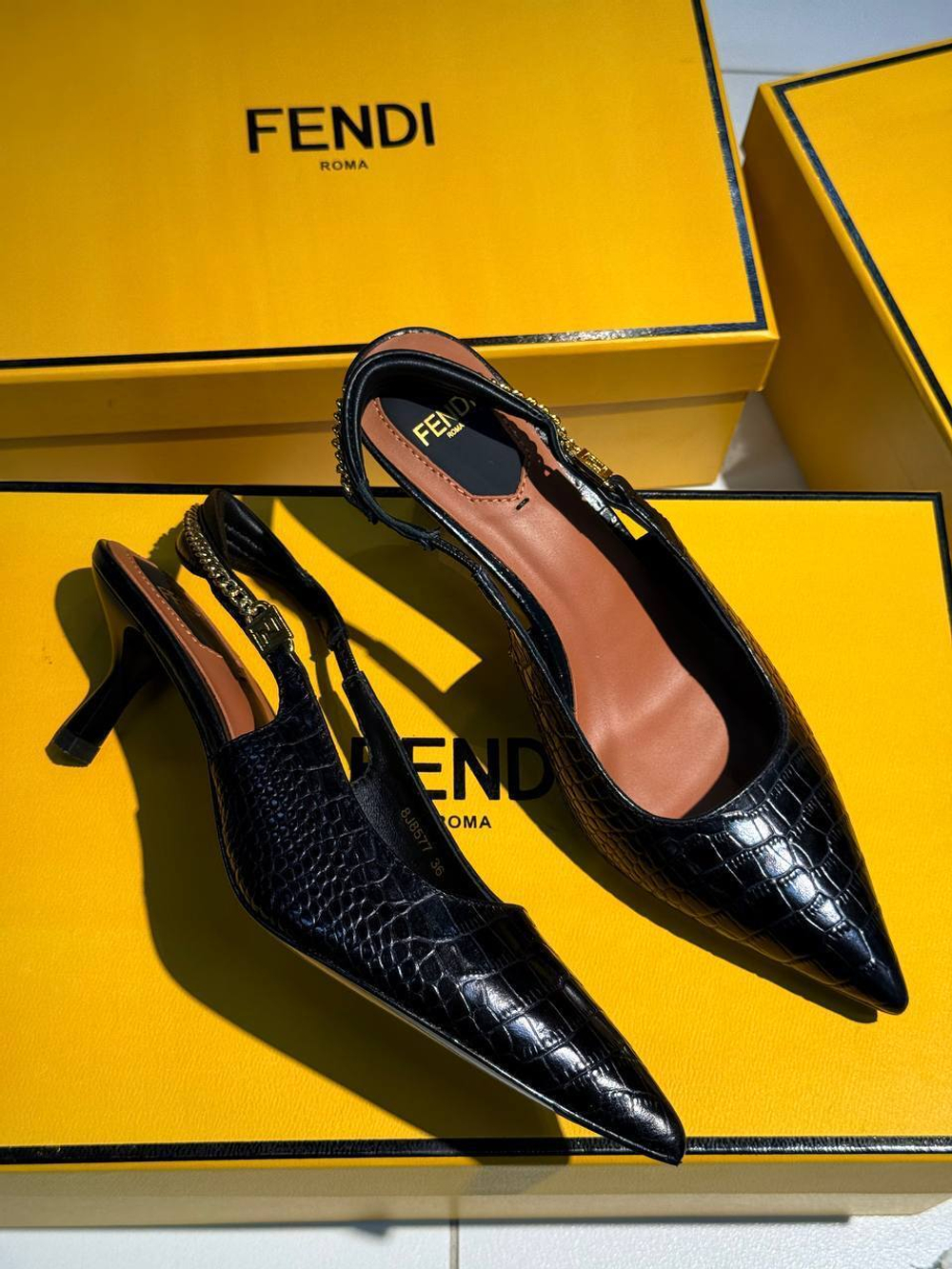 Босоножки Fendi