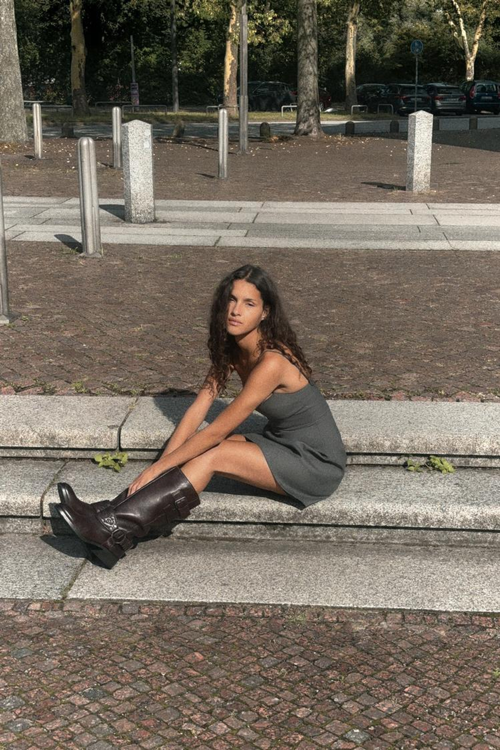 ZARA КОРОТКОЕ ПЛАТЬЕ НА БРЕТЕЛЯХ, УГОЛЬНЫЙ