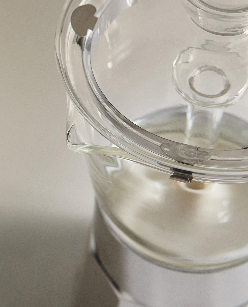 Zara Home Гейзерная кофеварка на 6 чашек, алюминий и боросиликатное стекло, для всех плит