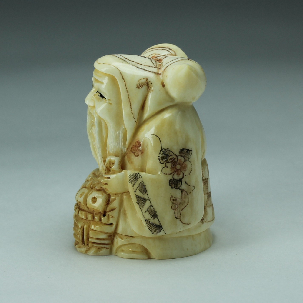 Нэцкэ Фукурокудзю с тыквой горлянкой и корзиной рыбы