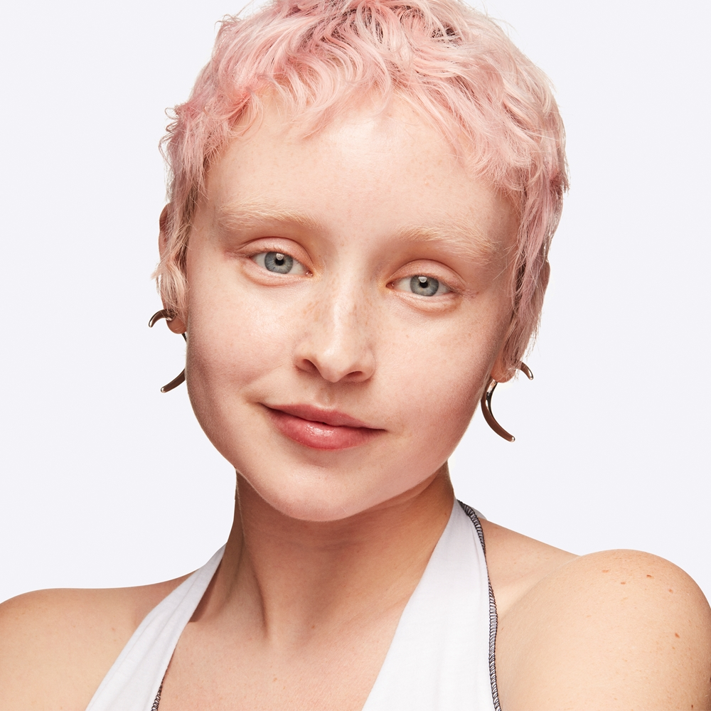 MAC Cosmetics Studio Radiance Face and Body Radiant Sheer Foundation - легкий тональный крем для лица и тела оттенок W0, 50 ml