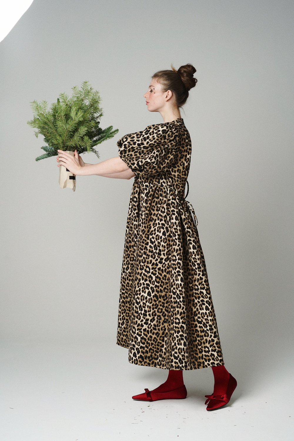 Платье с жабо и рукавами фонариками "Тот самый Лео - звезда карнавала"