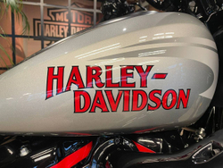 Harley-Davidson CVO Road Glide ST 121 (Mercury Silver) 2025