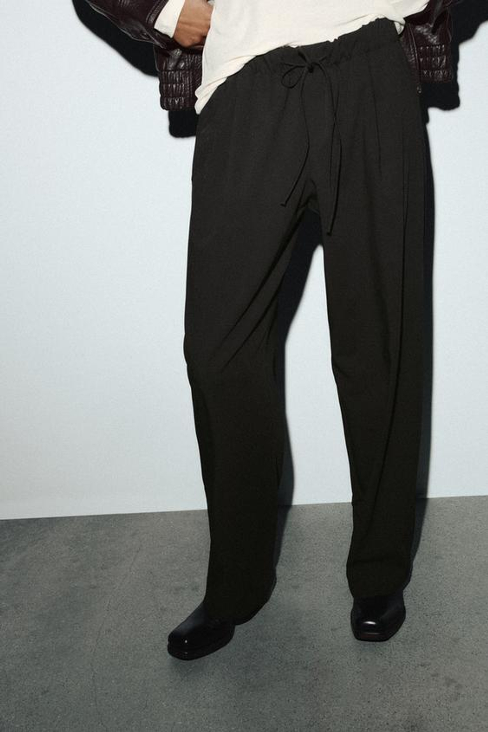 ZARA БРЮКИ С ЗАЩИПАМИ, ШОКОЛАДНО-КОРИЧНЕВЫЙ