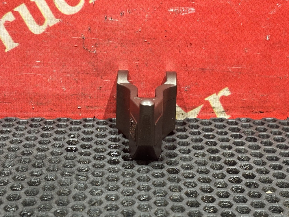 Кронштейн форсунки двигателя 2019 г.