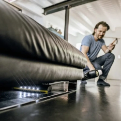 Karcher VC 6 Cordless Premium ourFamily вертикальный аккумуляторный пылесос 1.198-680.0