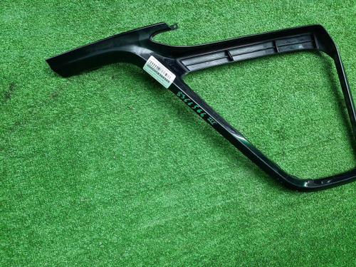 Накладка переднего бампера правая Hongqi HS3 23-нв