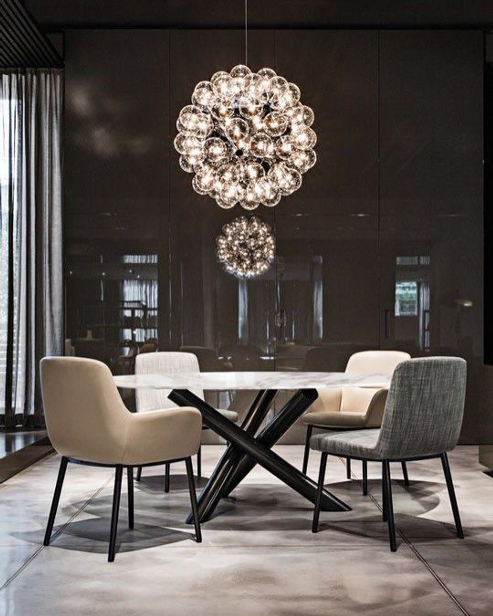 Эффектная дизайнерская люстра с прозрачными стеклянными плафонами в форме шаров ✨