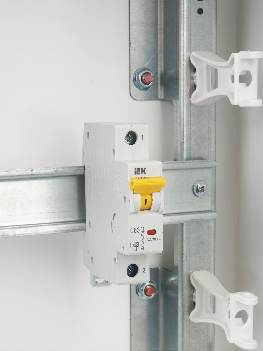 KARAT Автоматический выключатель ВА47-60M 1P C 63А 6кА IEK