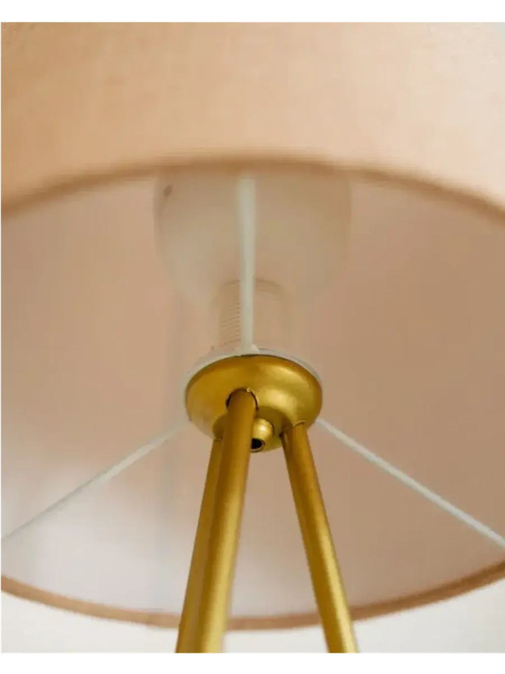 Торшер напольный с абажуром в гостиную современный