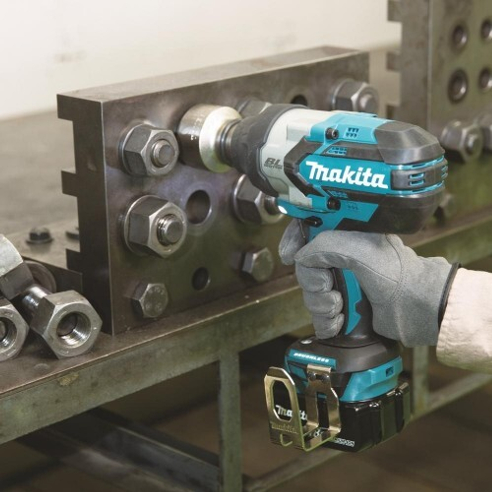 Гайковерт аккумуляторный MAKITA DTW 1001 RTJ ударный, бесщеточный DTW1001RTJ