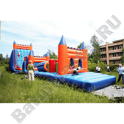Спортивный надувной батут "Замок со скалой"