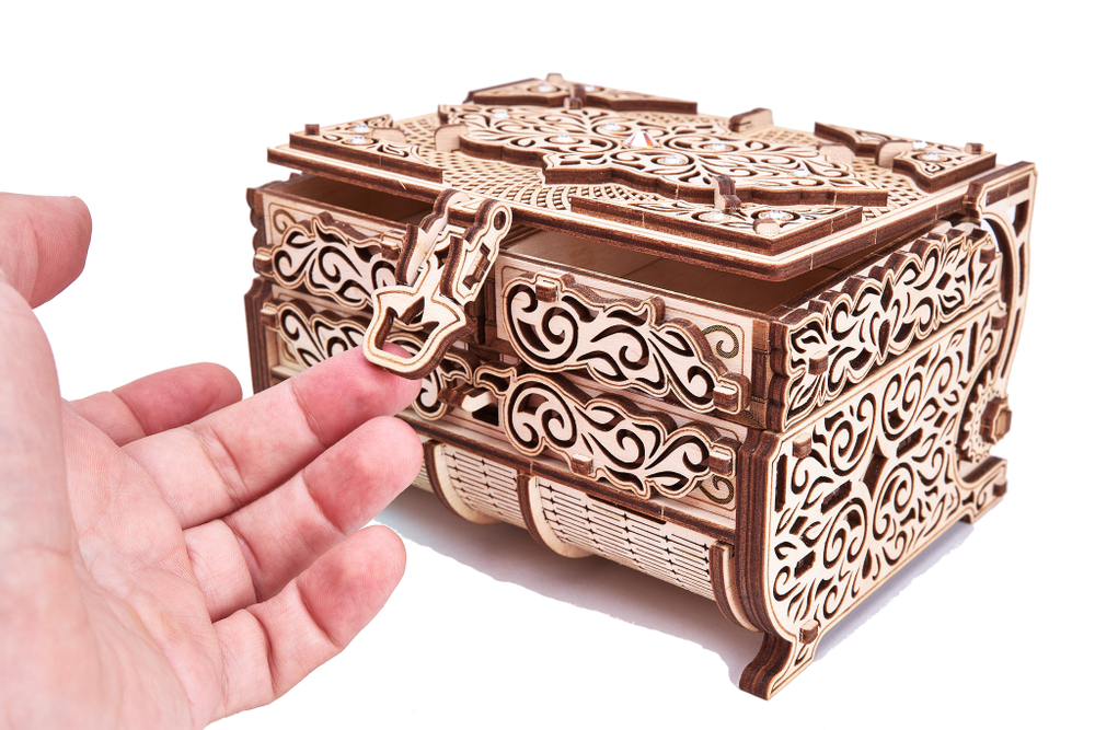 Cборная модель Wood Trick Шкатулка, декорированная кристаллами Swarovski ®