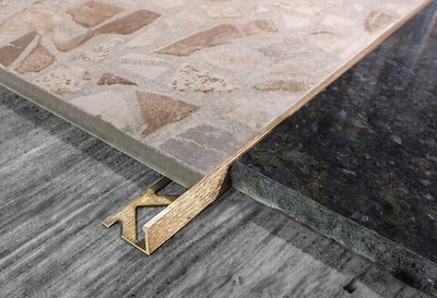 Латунный полированный Г-образный напольный соединительный профиль TR