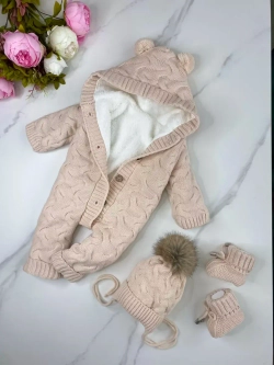 Комплект вязаный новорожденному: комбинезон+шапка+пинетки