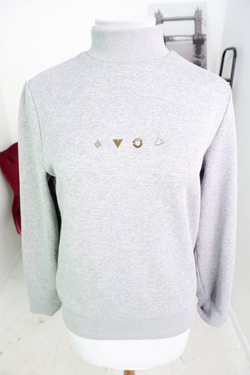 Толстовка утепленная базового цвета, маркировка М, визуально на 46 размер