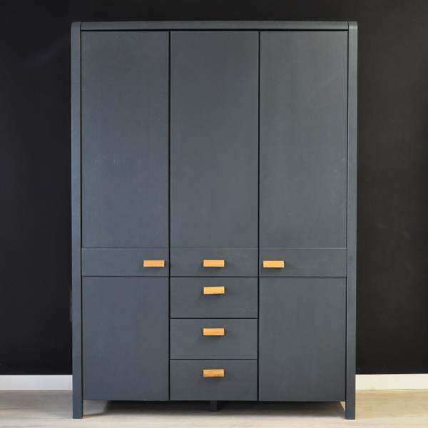 Шкаф деревянный 3 двери 3 ящика Мадейра из массива сосны