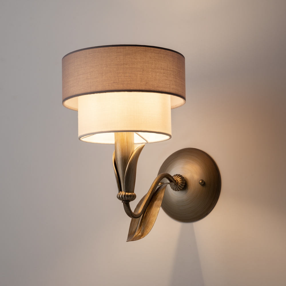 Настенный светильник Maytoni Lillian H311-01-G