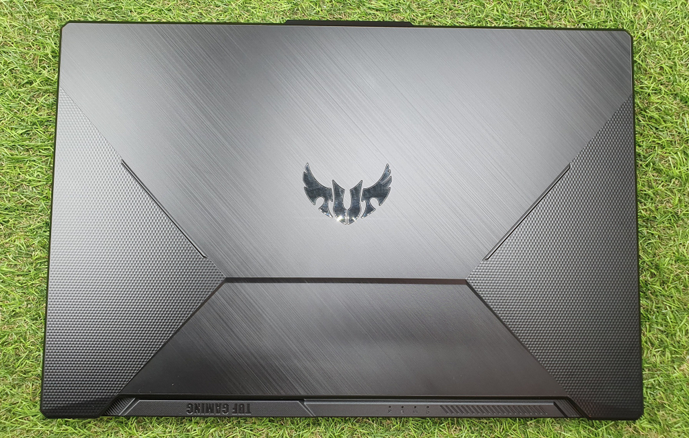 Игровой 17.3" Asus Ryzen 5/8 Gb/ GTX 1650 Ti 4 ГБ/FHD