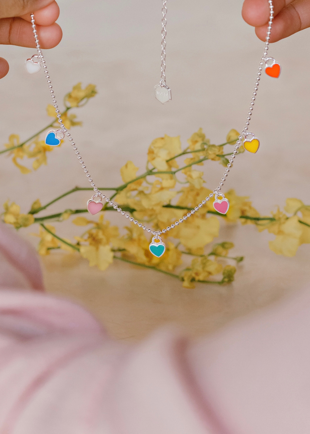 Колье "Хати" с ювелирной эмалью мультиколор