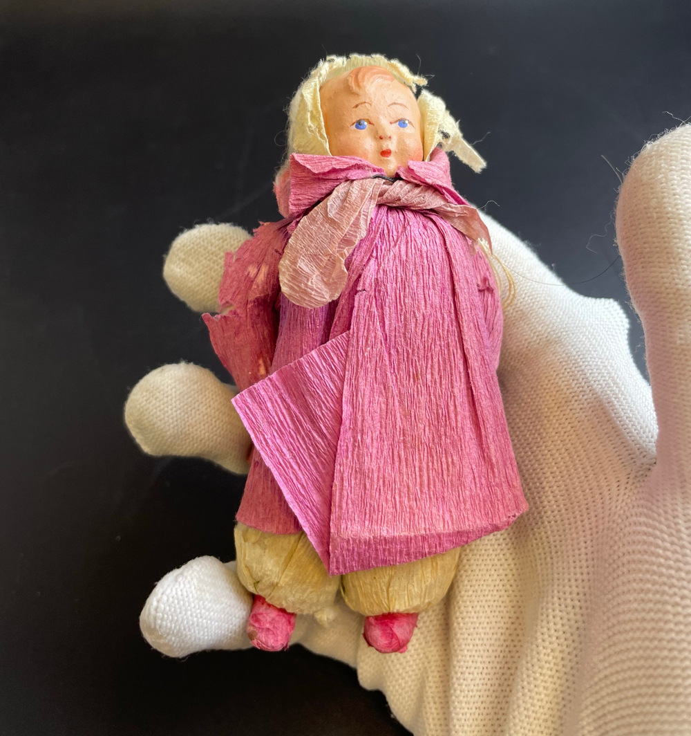 Ёлочная игрушка "Девочка в шубке","На прогулку", папье-маше, вата, бумага, мастичная голова, Парижская коммуна, 11 см, подвесная, винтаж СССР 1950-1970 гг