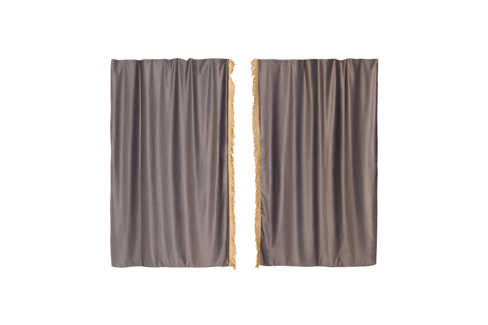 Шторы спального места в кабину Volvo, Scania, MAN, DAF, Merc, Камаз, Sitrak, Shacman, Foton, FAW. Высота 1,5м, ширина одной стороны - 1,15м. Блэкаут, велюр. Серый цвет с бежевой бахромой