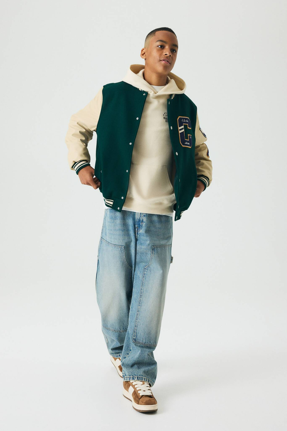 H&M Куртка-бомбер с вышивкой, зеленый