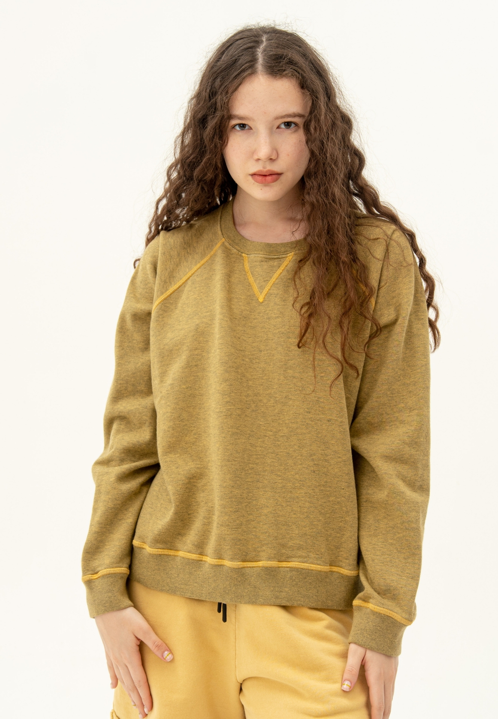 Свитшот реглан Bowery NYC однотонный Honey