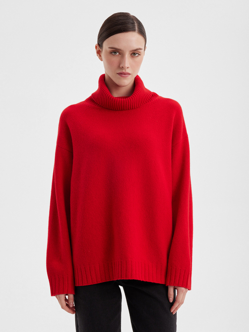 Объёмный свитер с разрезами