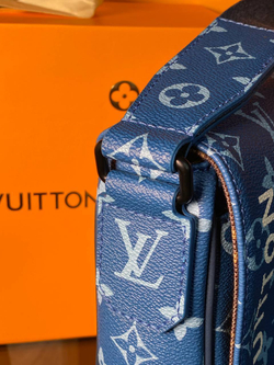 Сумка-мессенджер Louis Vuitton