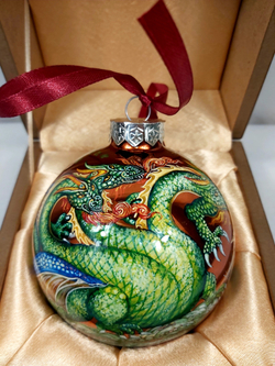 Шар новогодний с ручной росписью Палех "Бой с драконом" в футляре