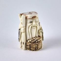 Нэцкэ Дзюродзин с посохом и корзиной рыбы