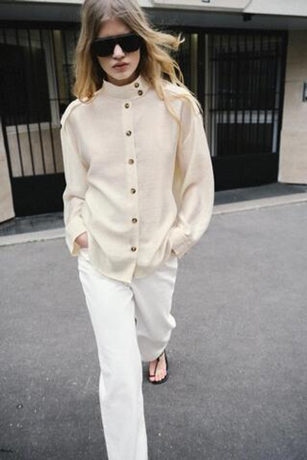 ZARA СТРУЯЩАЯСЯ РУБАШКА С ВОРОТНИКОМ-СТОЙКОЙ, ЭКРЮ