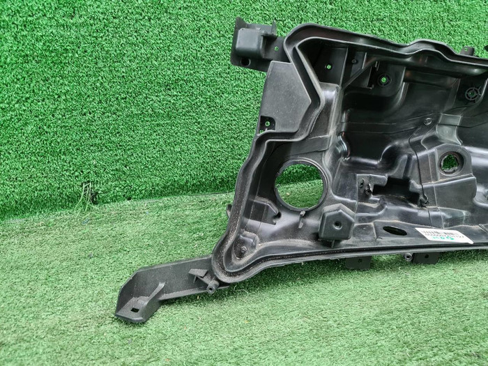 Корпус фары левый Toyota Land Cruiser 200 (15-21)