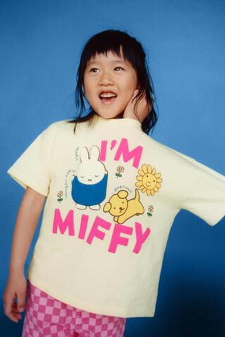 ZARA ФУТБОЛКА С ПРИНТОМ MIFFY™ MERCIS BV ©, ЛАЙМОВЫЙ