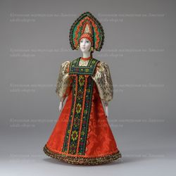 Сувенирная кукла в крестьянском праздничном наряде
