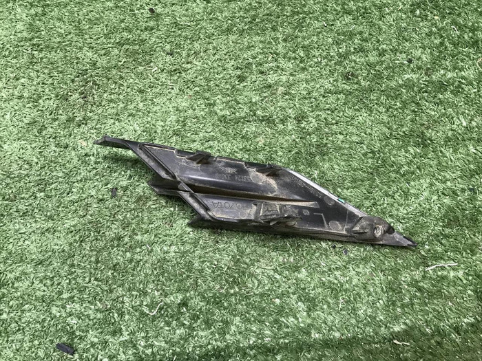 Накладка решетки радиатора Toyota Camry xv70 17-21