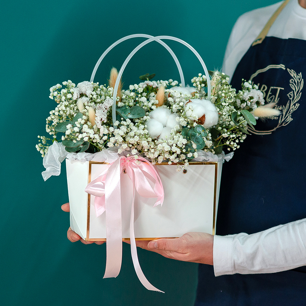 Сумка белой гипсофилы с хлопком и эвкалиптом