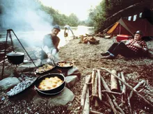 Жаровня чугунная на ножках, 36 см, 9.5 л, угольная, Lodge