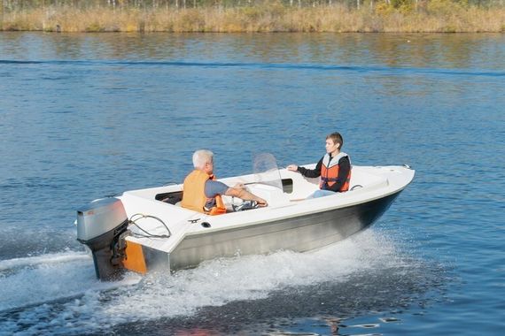 Алюминиевая лодка Алюмакс-435К с консолью