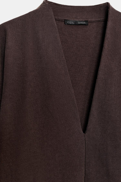 ZARA ФУТБОЛКА В СТИЛЕ РУСТИК С V-ОБРАЗНЫМ ВЫРЕЗОМ, ШОКОЛАДНЫЙ