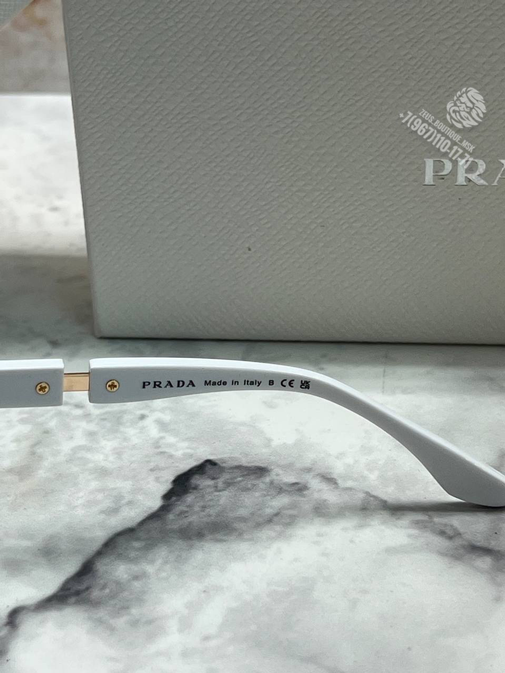 Солнечные очки Prada