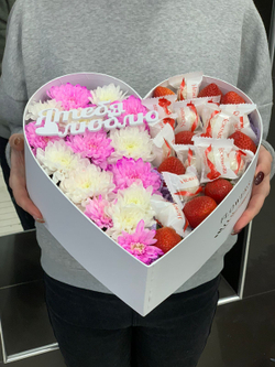 Подарочный набор коробка сердце Первая любовь (красная коробочка)