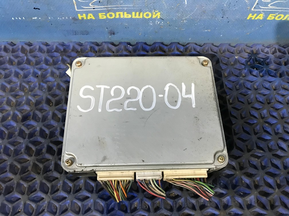 Компьютер двигателя TOYOTA AVENSIS 2001