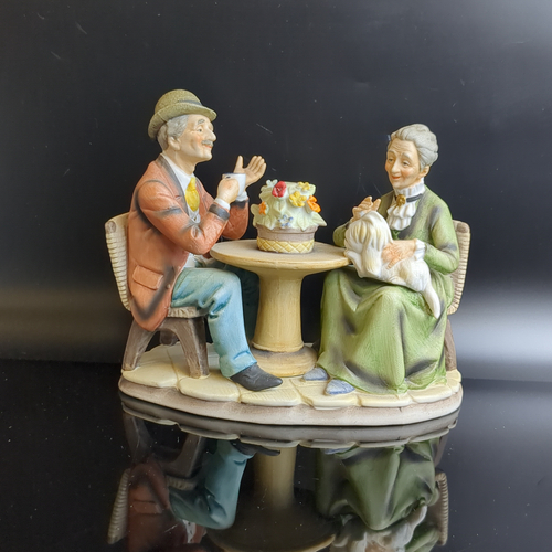 Статуэтка "Семья" ("Бабушка с дедушкой"), фарфор, роспись, Европа, 1980-2000 гг.