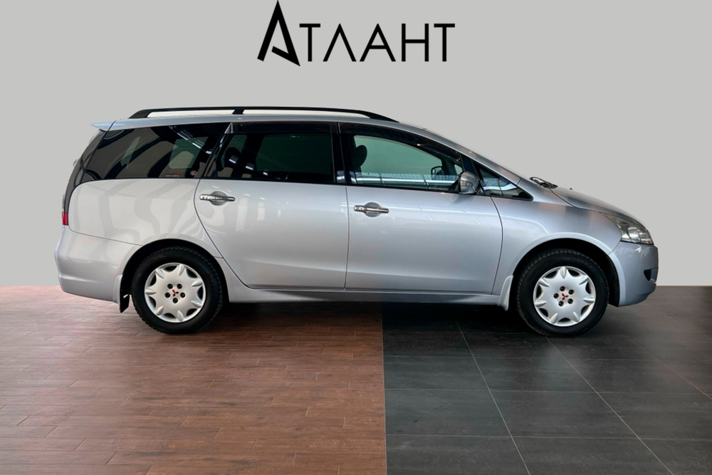 Mitsubishi Grandis, 2003 год