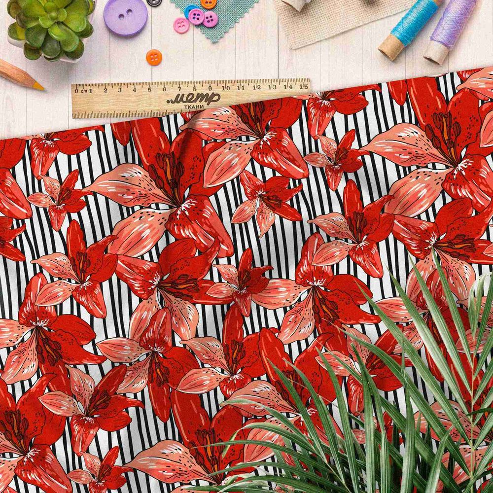 Ткань барби красные тюльпаны в полоску