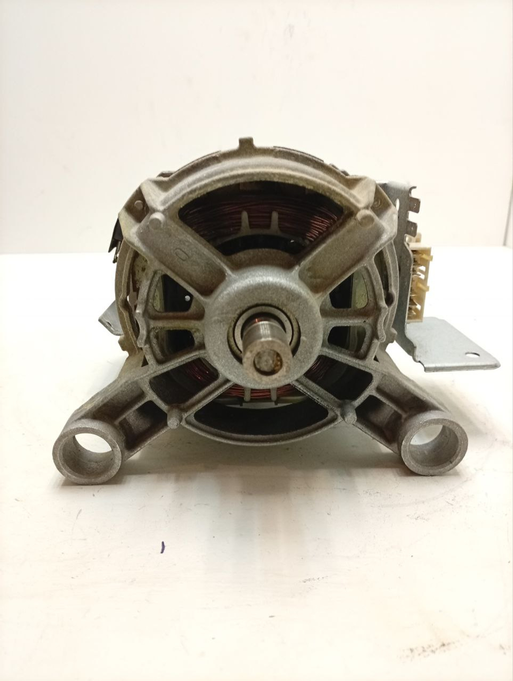 RST703DW кт18 Двигатель для стиральной машины Ariston Indesit W16002288200 б/у
