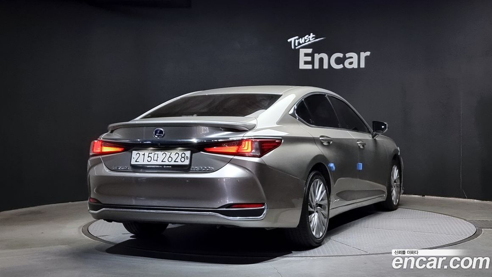 Lexus ES300h 7 Generation Luxury Plus (12.2019)