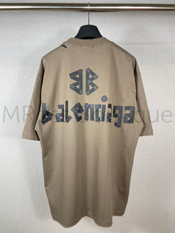Женская футболка Balenciaga коричневого цвета с надписью